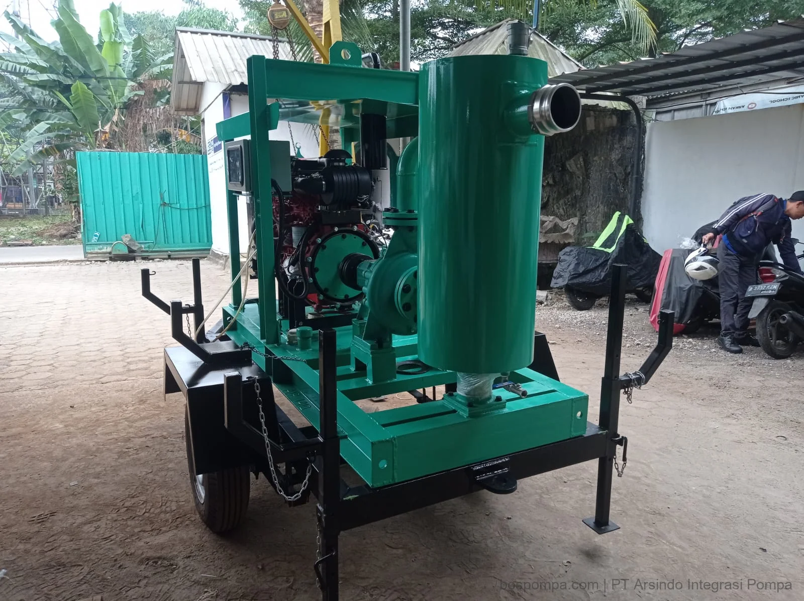 Self-priming dewatering pump mobile