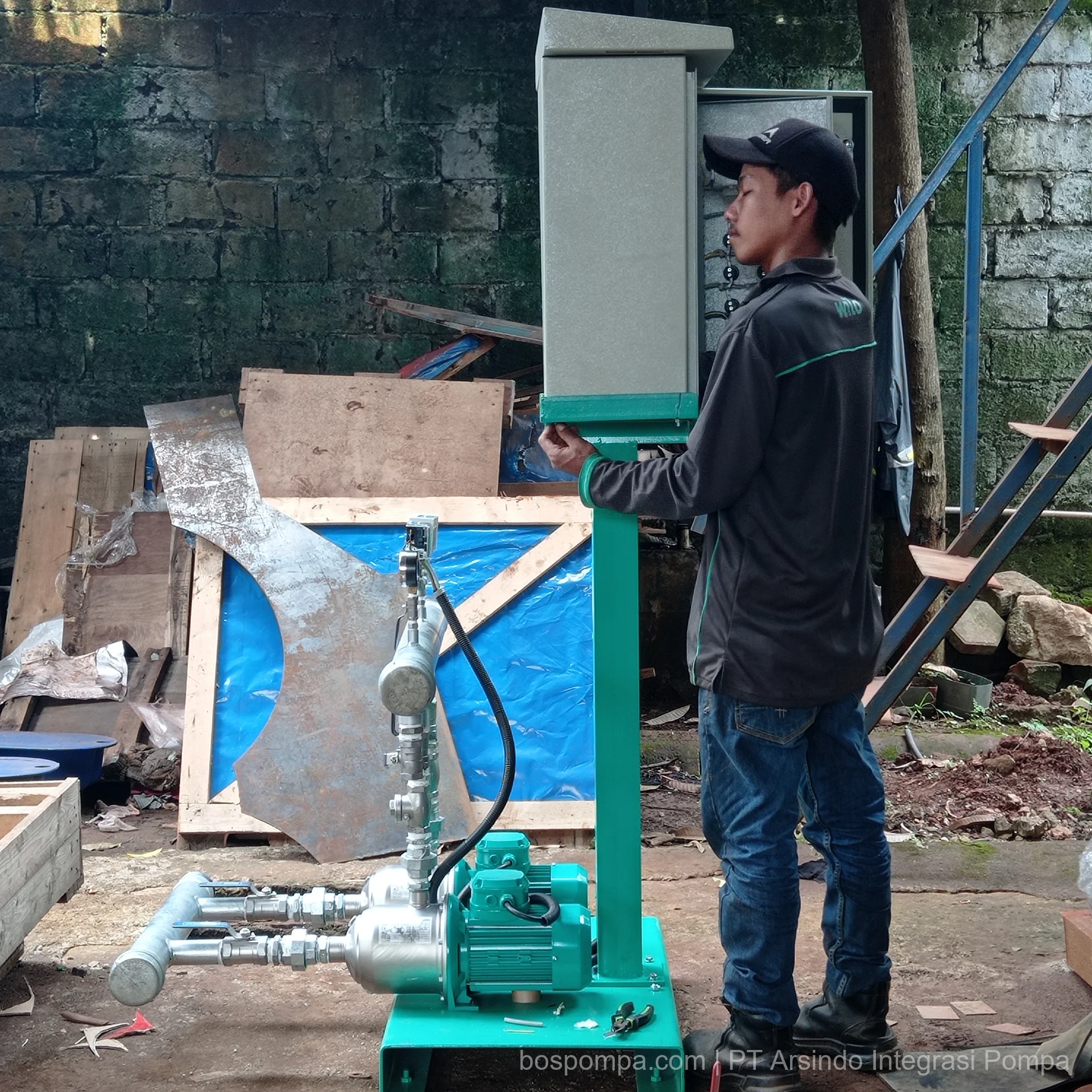 Packaged booster station pre-assembled